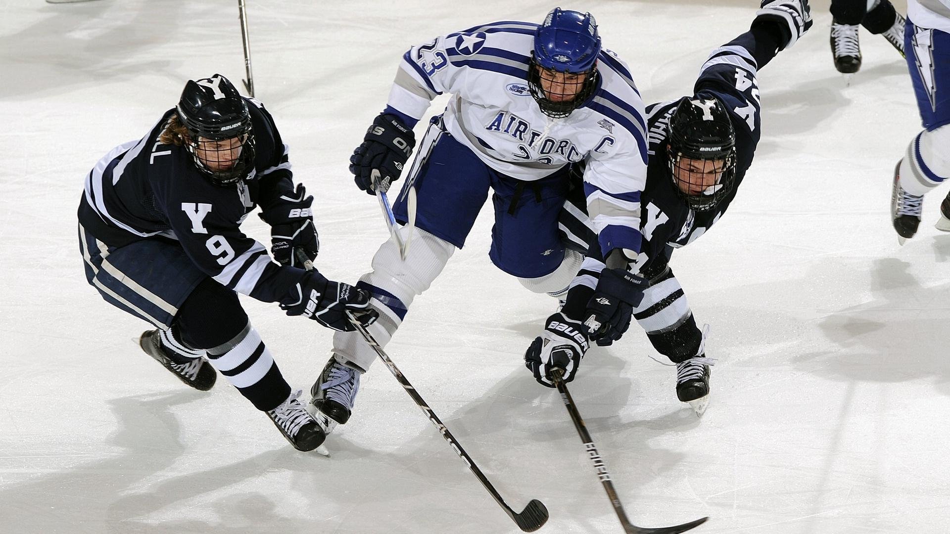 开云体育全站-半场悬念：54-51，北京队略占优势，比赛火药味十足！，北京队战绩